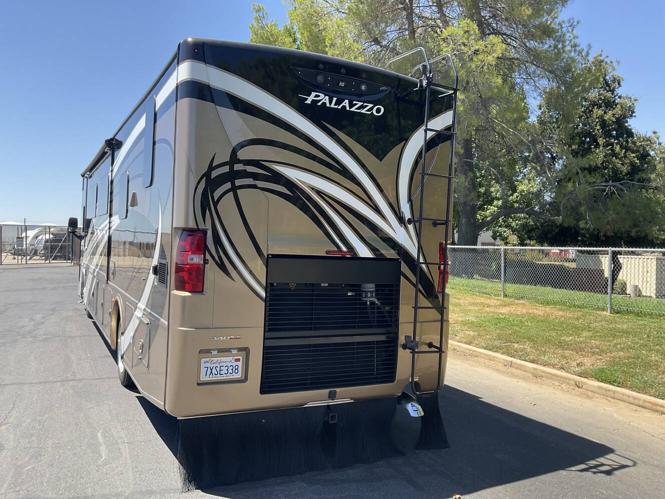 A photo of this 2017 Thor Motor Coach PALAZZO 36 1