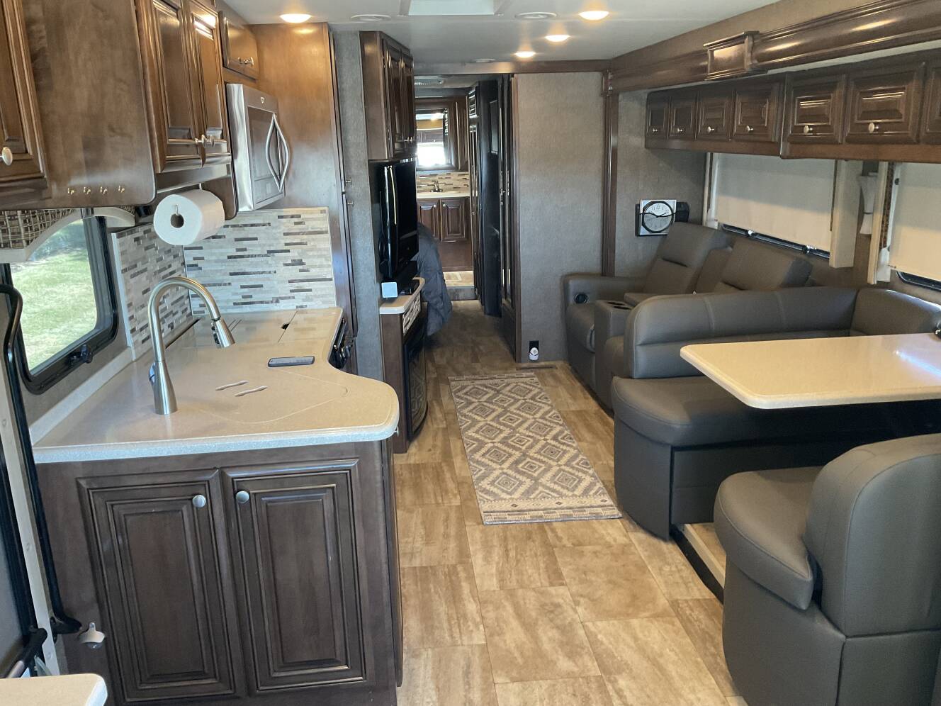 A photo of this 2017 Thor Motor Coach PALAZZO 36 1