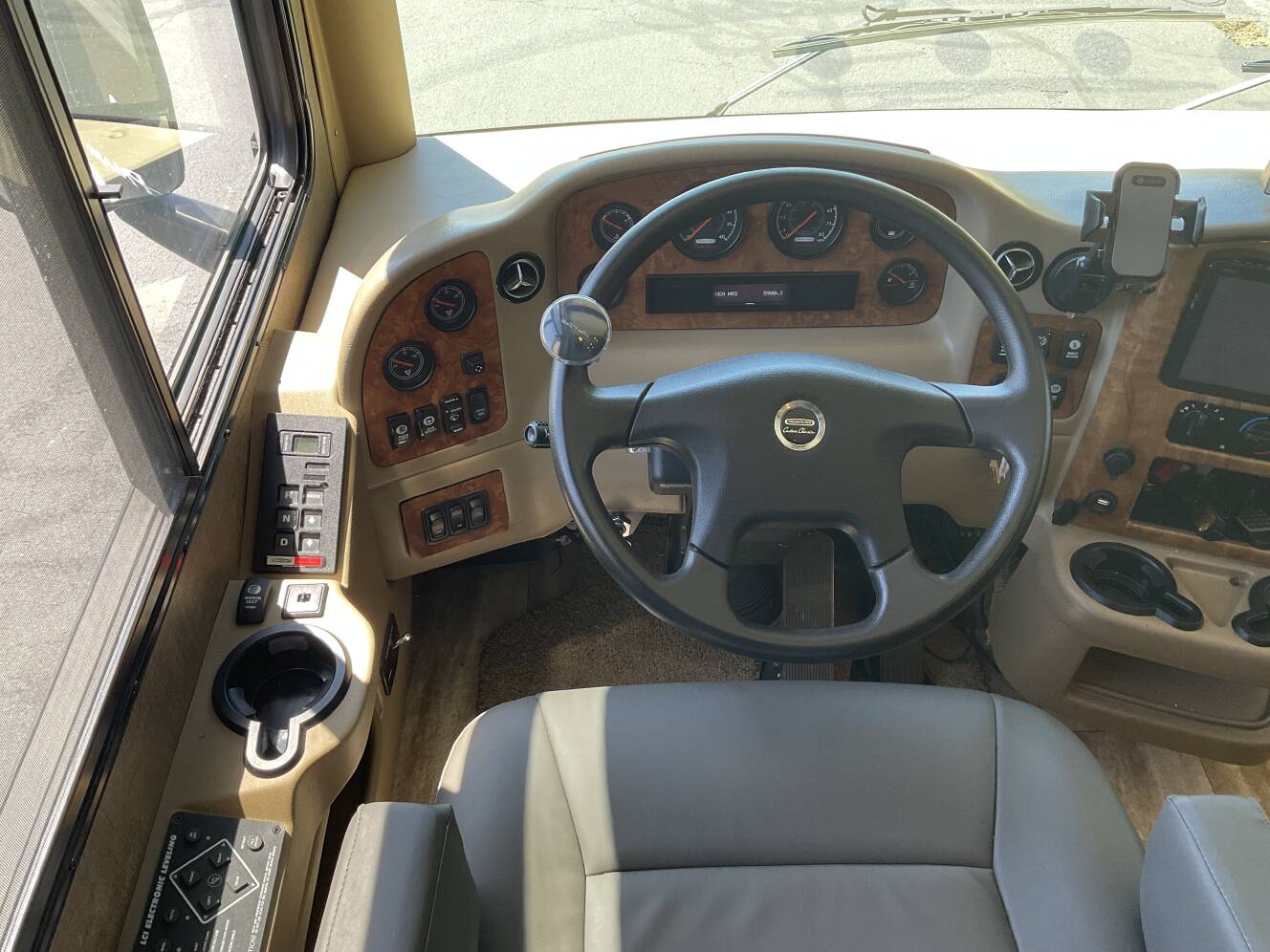 A photo of this 2017 Thor Motor Coach PALAZZO 36 1