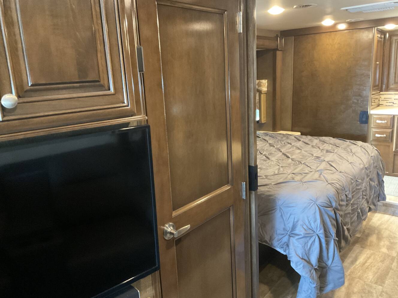 A photo of this 2017 Thor Motor Coach PALAZZO 36 1