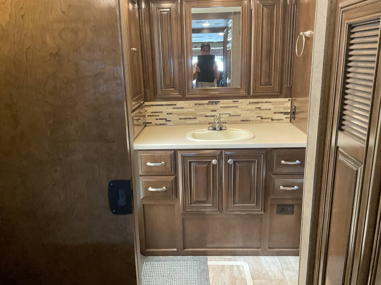 A photo of this 2017 Thor Motor Coach PALAZZO 36 1