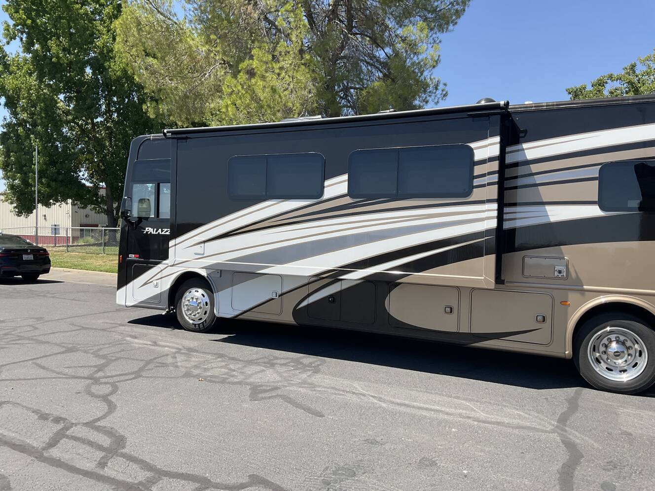 A photo of this 2017 Thor Motor Coach PALAZZO 36 1