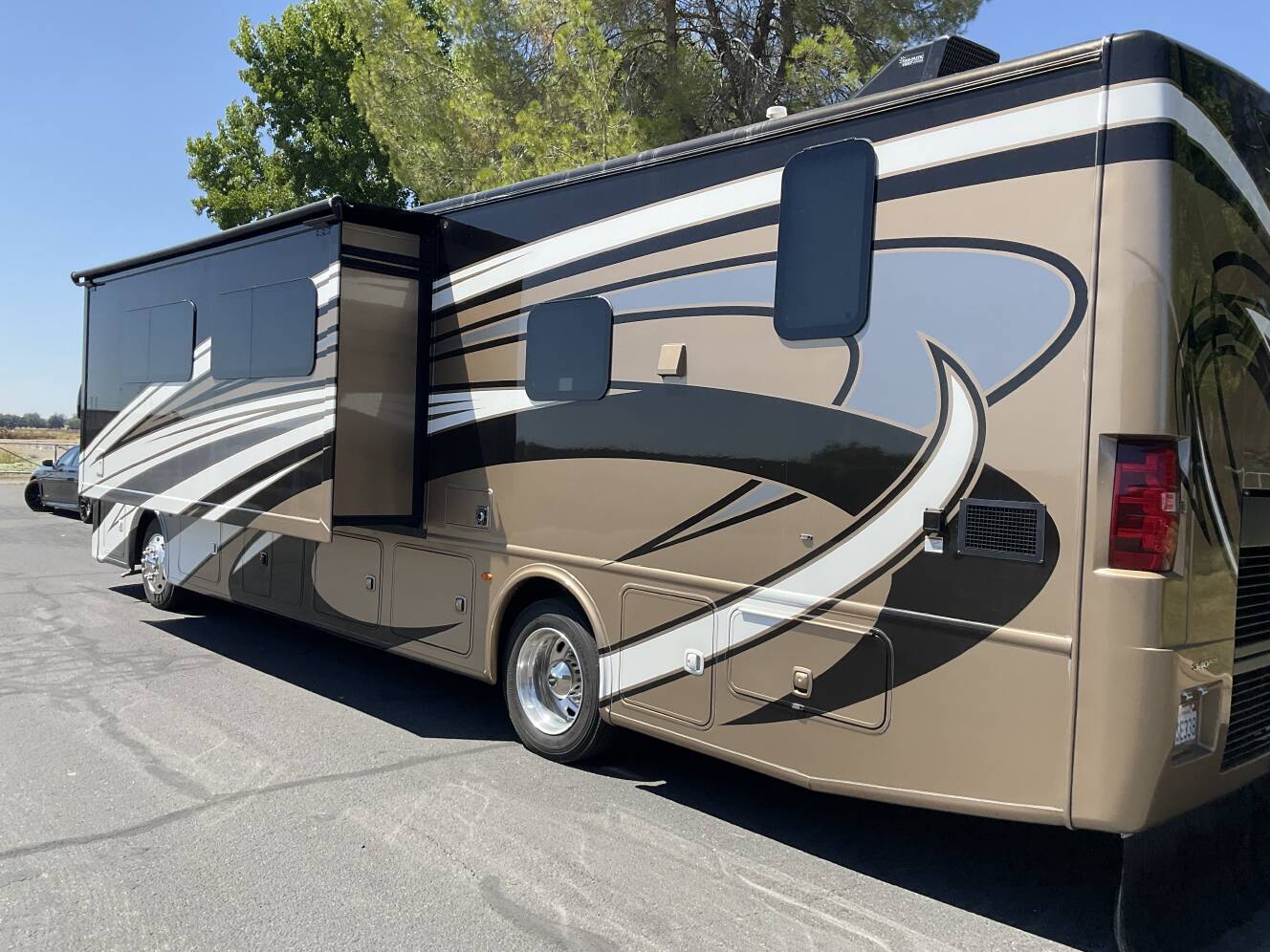 A photo of this 2017 Thor Motor Coach PALAZZO 36 1