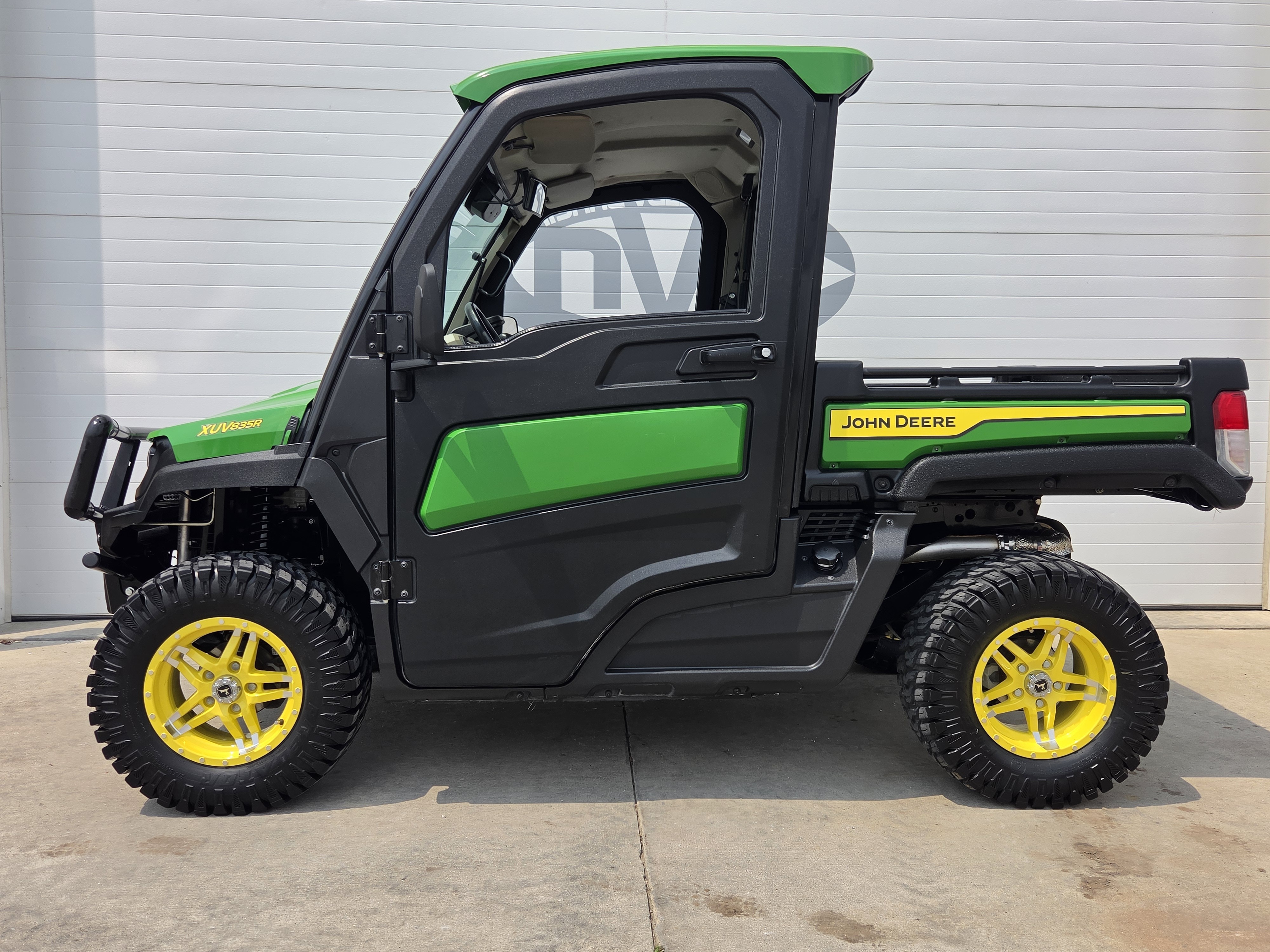 2023 John Deere XUV835R Premium Cab in atlantic IA