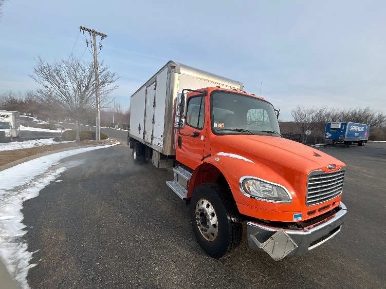 2014 FREIGHTLINER BUSINESS CLASS M2 106 in Fitchburg, MA