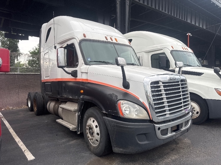 2011 FREIGHTLINER CASCADIA 125 in North Bergen, NJ
