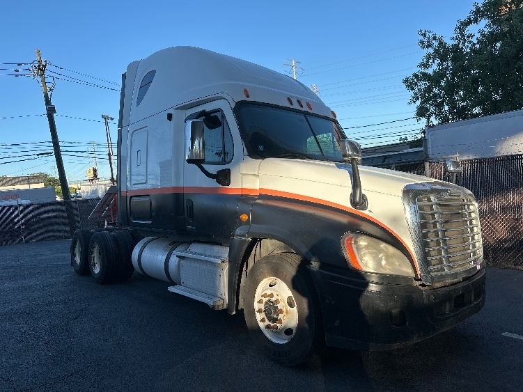 2011 FREIGHTLINER CASCADIA 125 in North Bergen, NJ