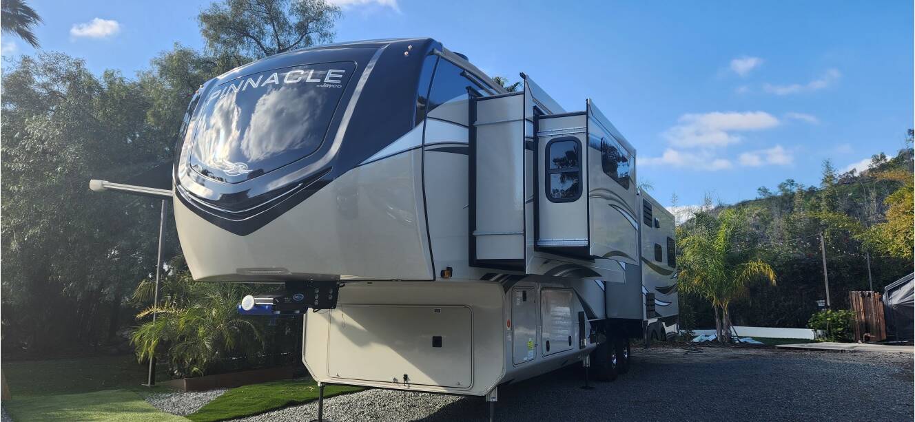 A photo of this 2022 Jayco PINNACLE 36SSWS