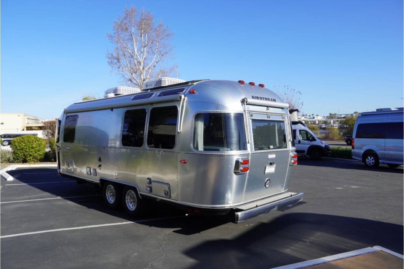 A photo of this 2026 Airstream International 25FBT Hatch