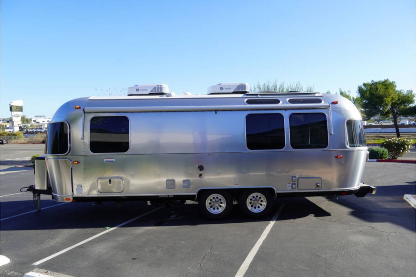 A photo of this 2026 Airstream International 25FBT Hatch