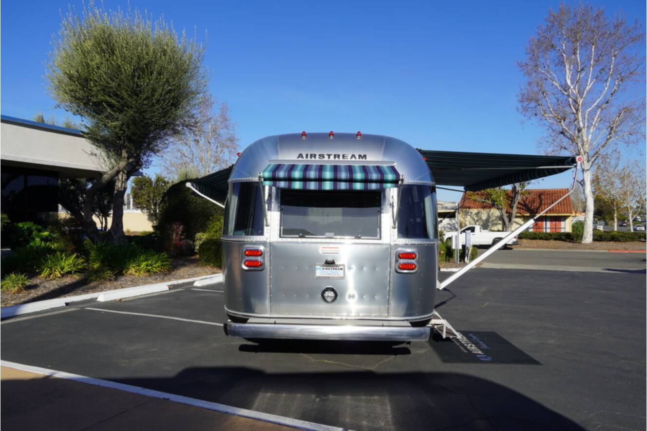 A photo of this 2026 Airstream International 25FBT Hatch