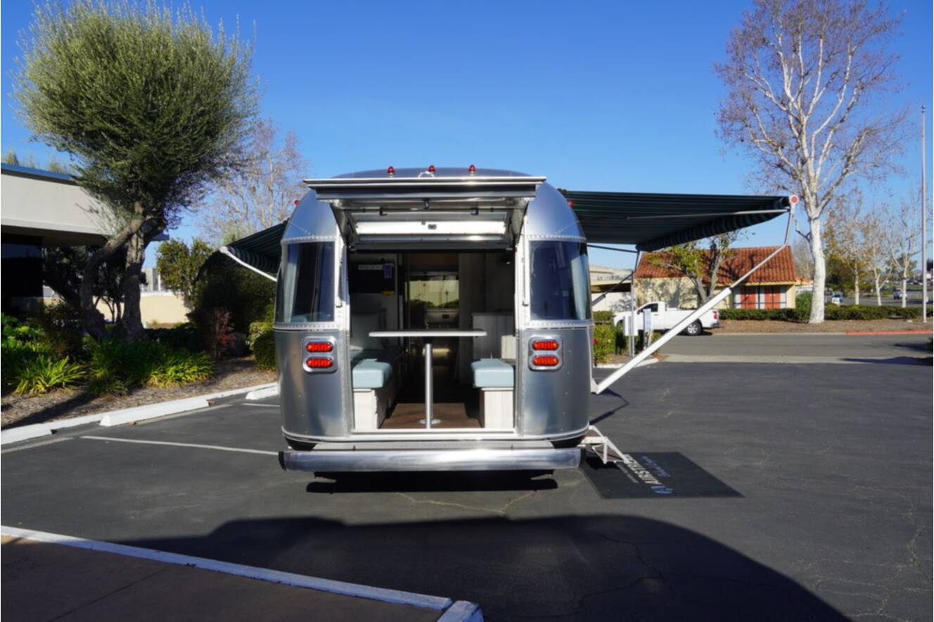 A photo of this 2026 Airstream International 25FBT Hatch