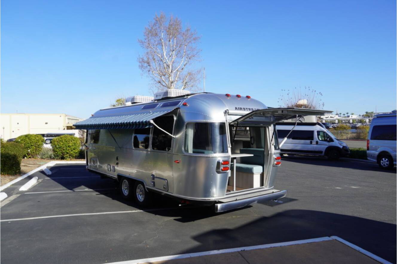 A photo of this 2026 Airstream International 25FBT Hatch