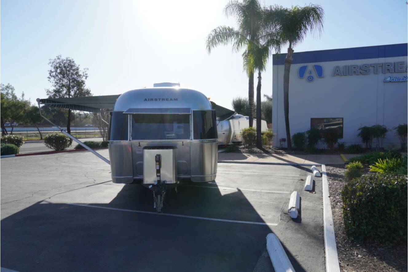 A photo of this 2026 Airstream International 25FBT Hatch