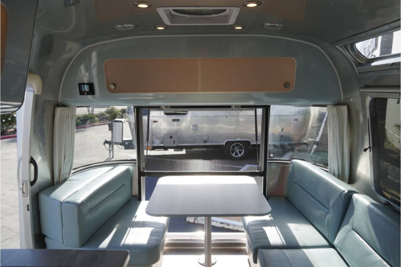 A photo of this 2026 Airstream International 25FBT Hatch