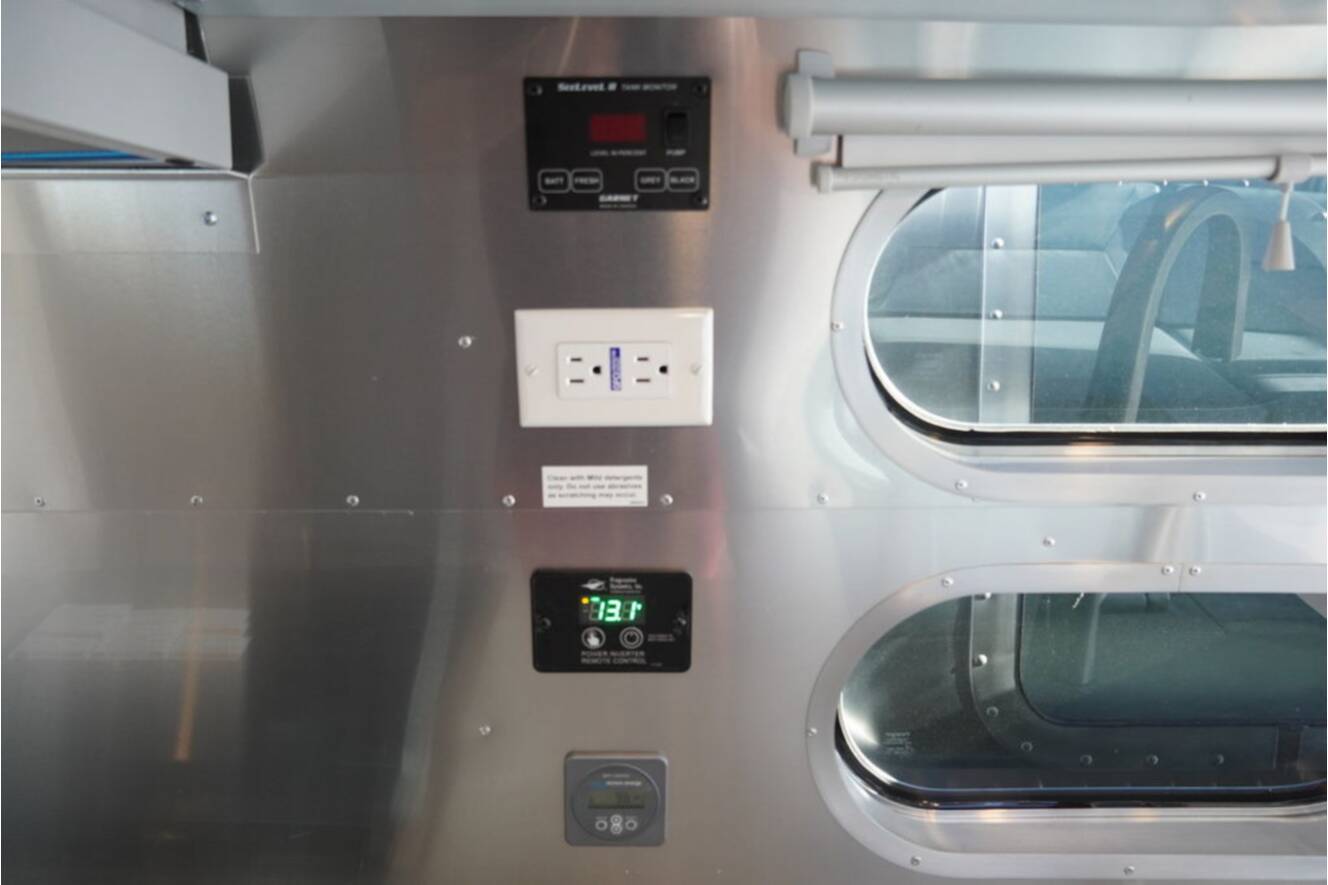 A photo of this 2026 Airstream International 25FBT Hatch