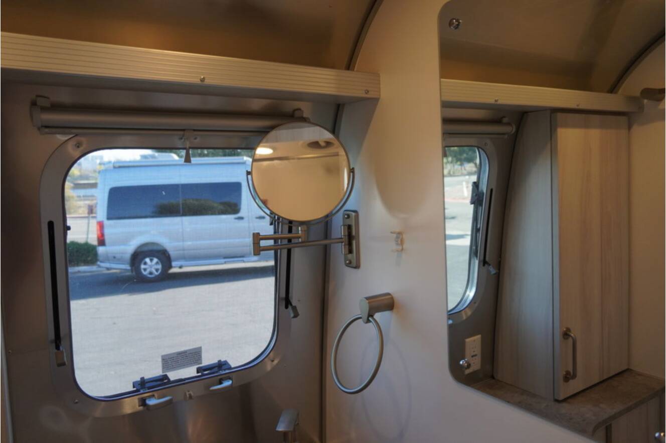 A photo of this 2026 Airstream International 25FBT Hatch