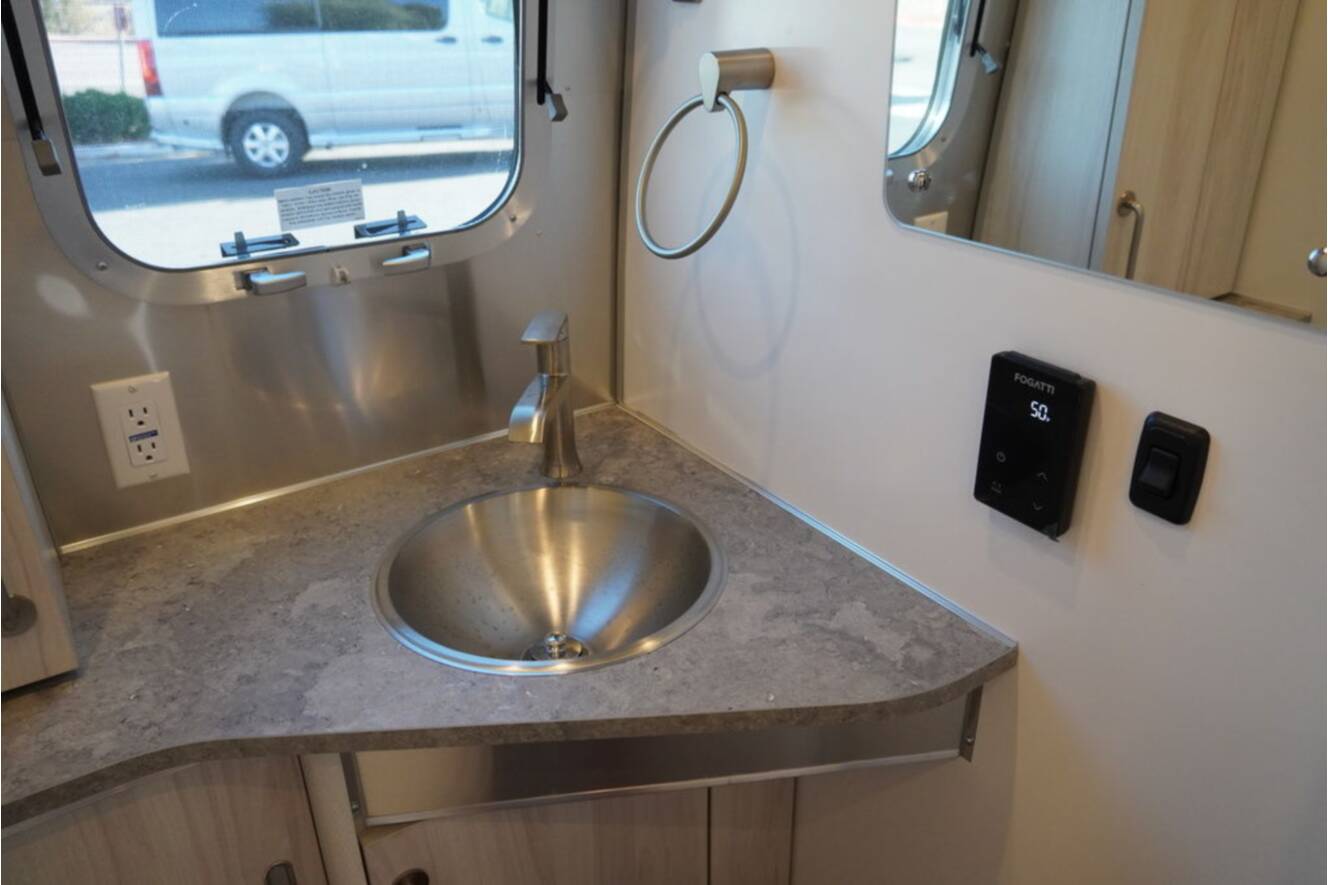 A photo of this 2026 Airstream International 25FBT Hatch