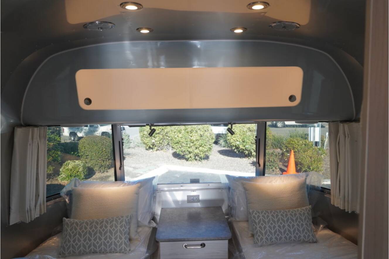 A photo of this 2026 Airstream International 25FBT Hatch