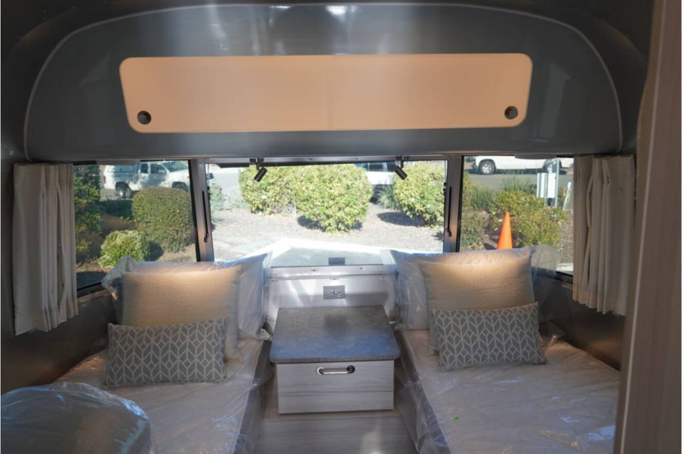 A photo of this 2026 Airstream International 25FBT Hatch