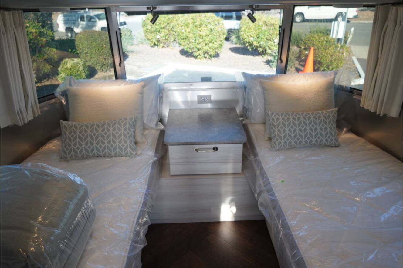 A photo of this 2026 Airstream International 25FBT Hatch