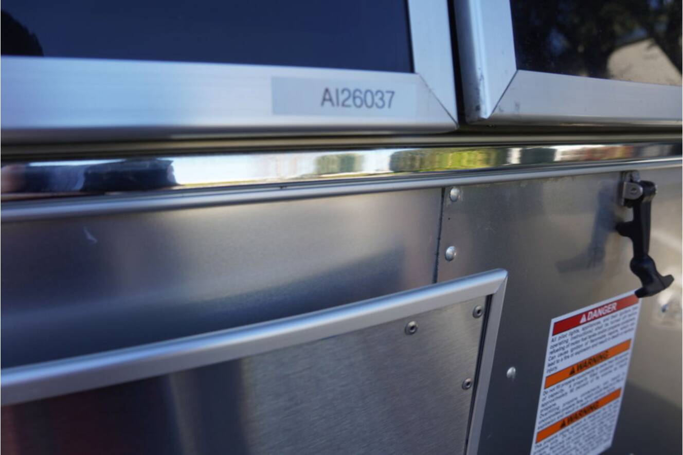 A photo of this 2026 Airstream International 25FBT Hatch