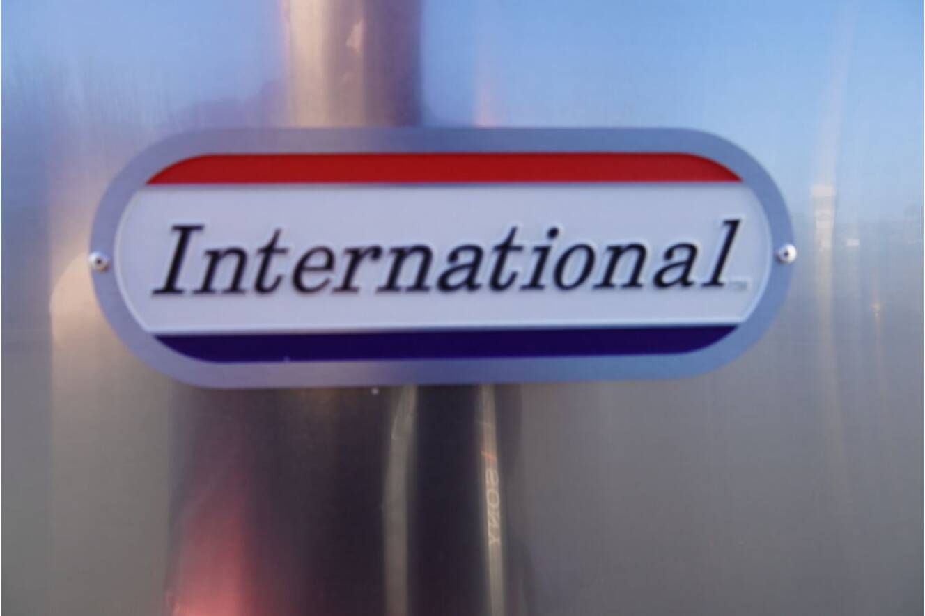 A photo of this 2026 Airstream International 25FBT Hatch