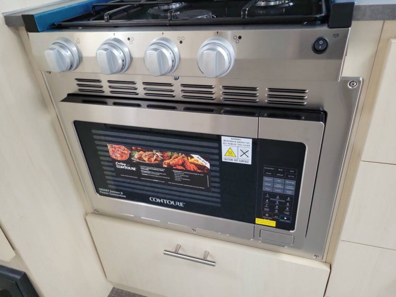 A photo of this 2026 Airstream Flying Cloud 27FB Queen Hatch