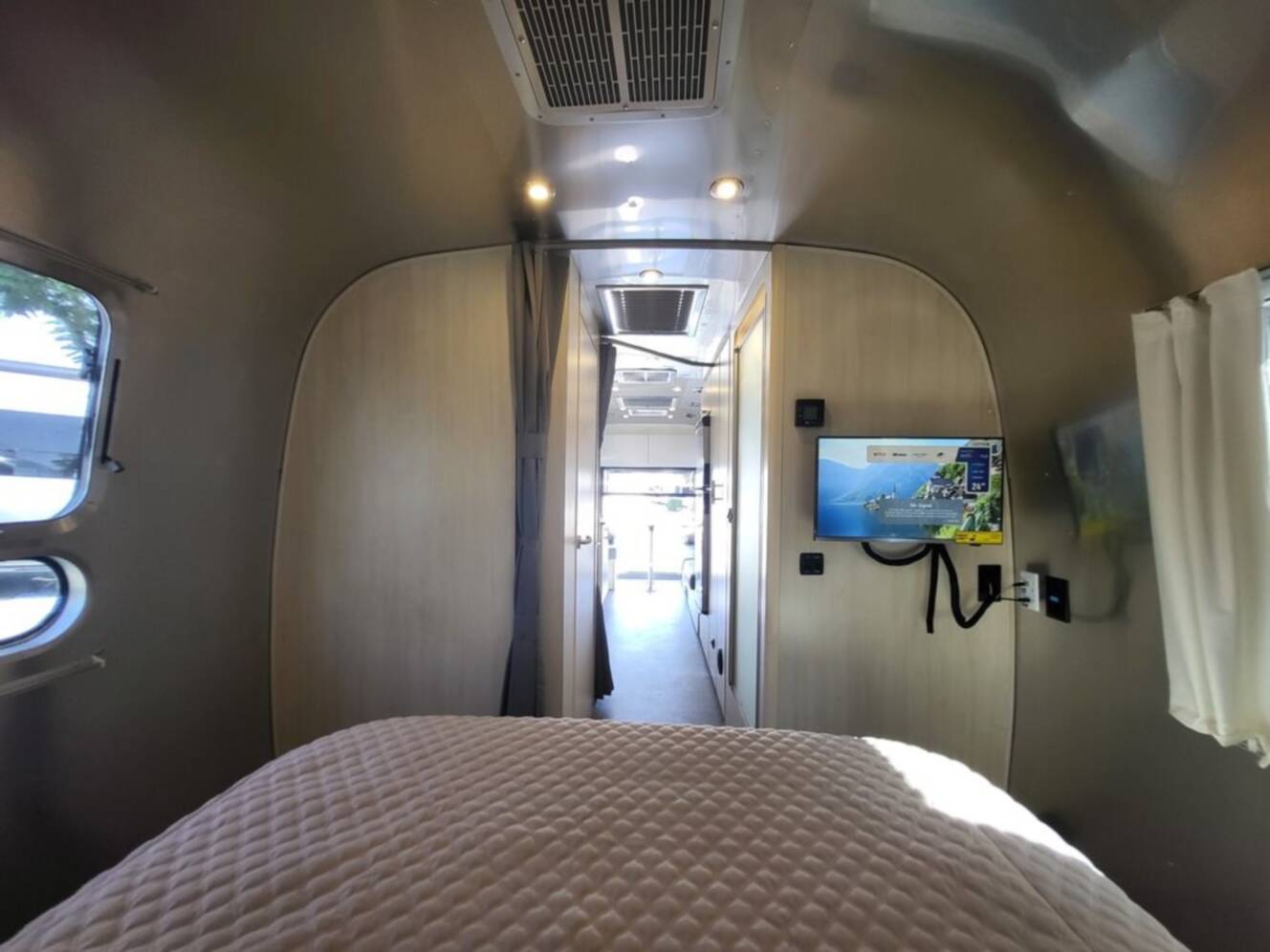 A photo of this 2026 Airstream Flying Cloud 27FB Queen Hatch