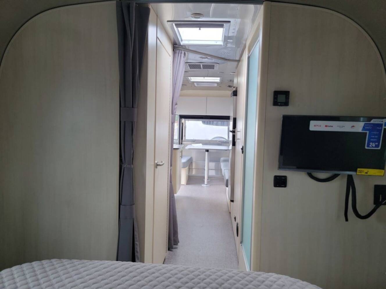 A photo of this 2026 Airstream Flying Cloud 27FB Queen Hatch