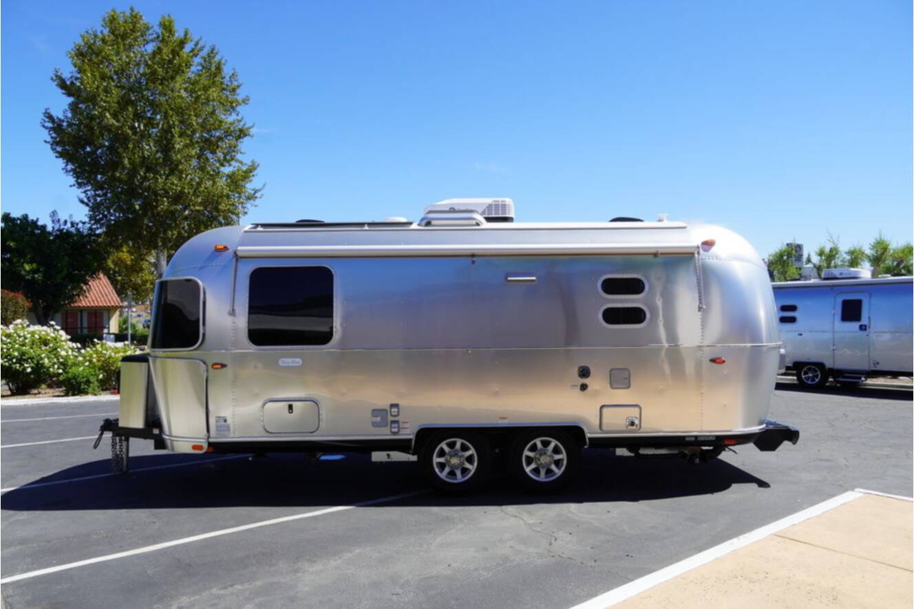 A photo of this 2026 Airstream Flying Cloud 23FBT