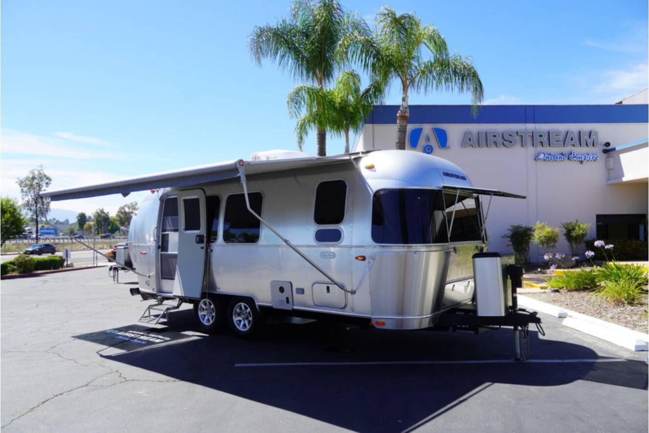 A photo of this 2026 Airstream Flying Cloud 23FBT