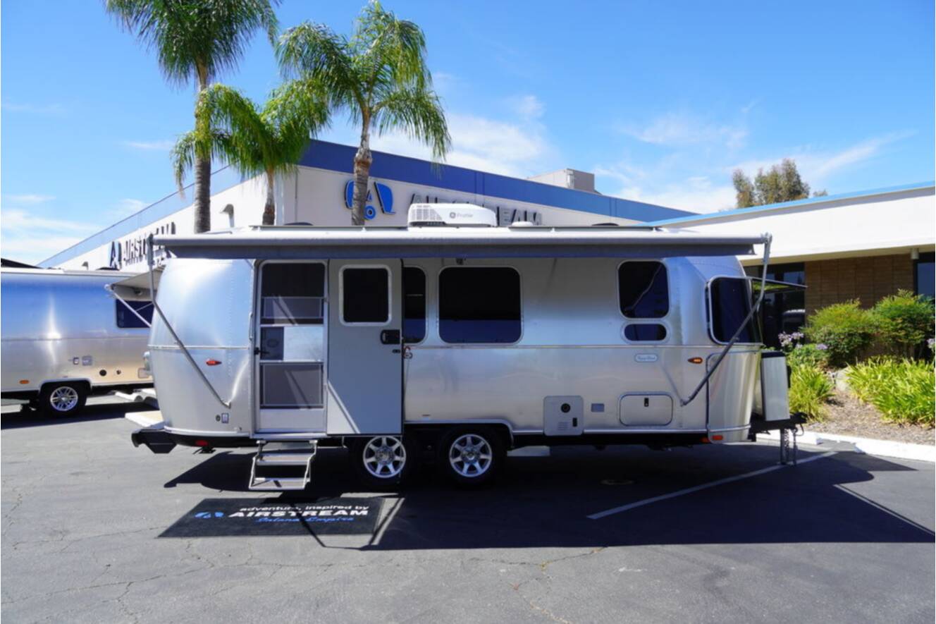 A photo of this 2026 Airstream Flying Cloud 23FBT