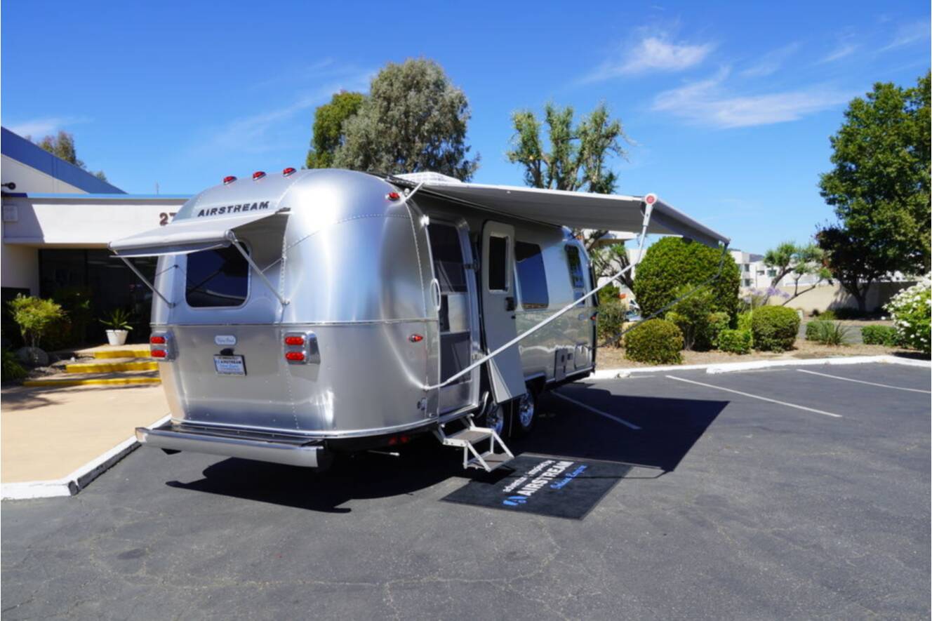 A photo of this 2026 Airstream Flying Cloud 23FBT