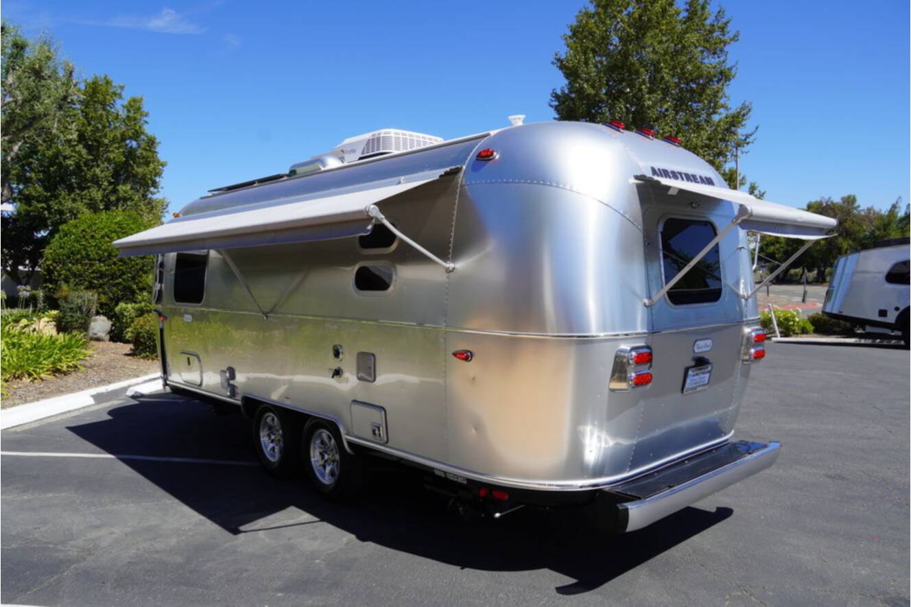 A photo of this 2026 Airstream Flying Cloud 23FBT