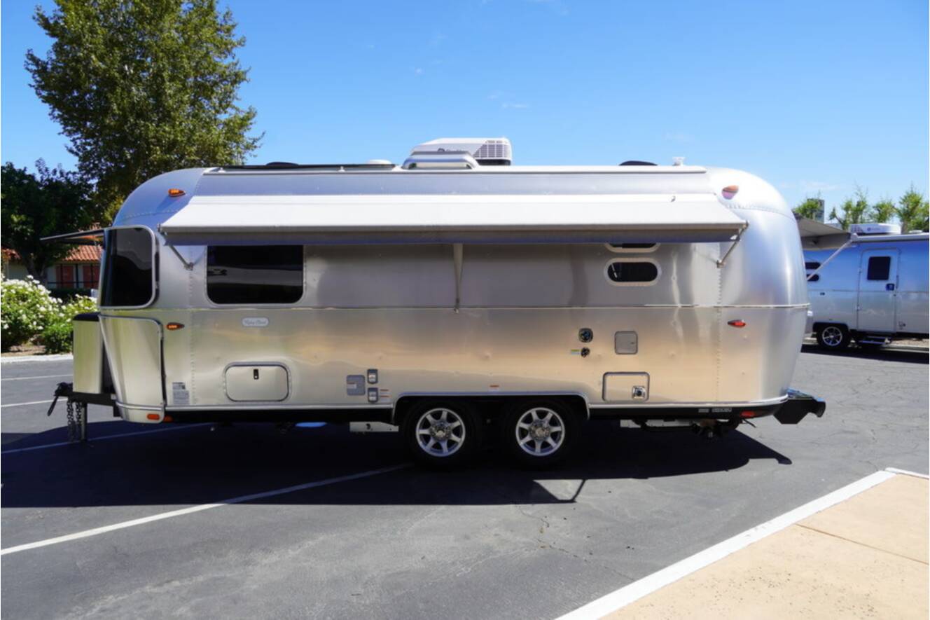 A photo of this 2026 Airstream Flying Cloud 23FBT
