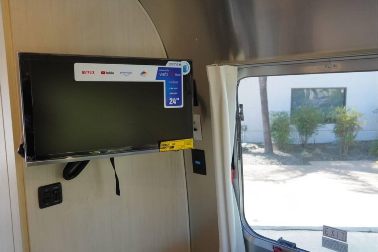 A photo of this 2026 Airstream Flying Cloud 23FBT