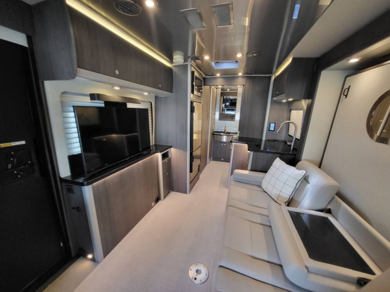 A photo of this 2023 Airstream Atlas E1