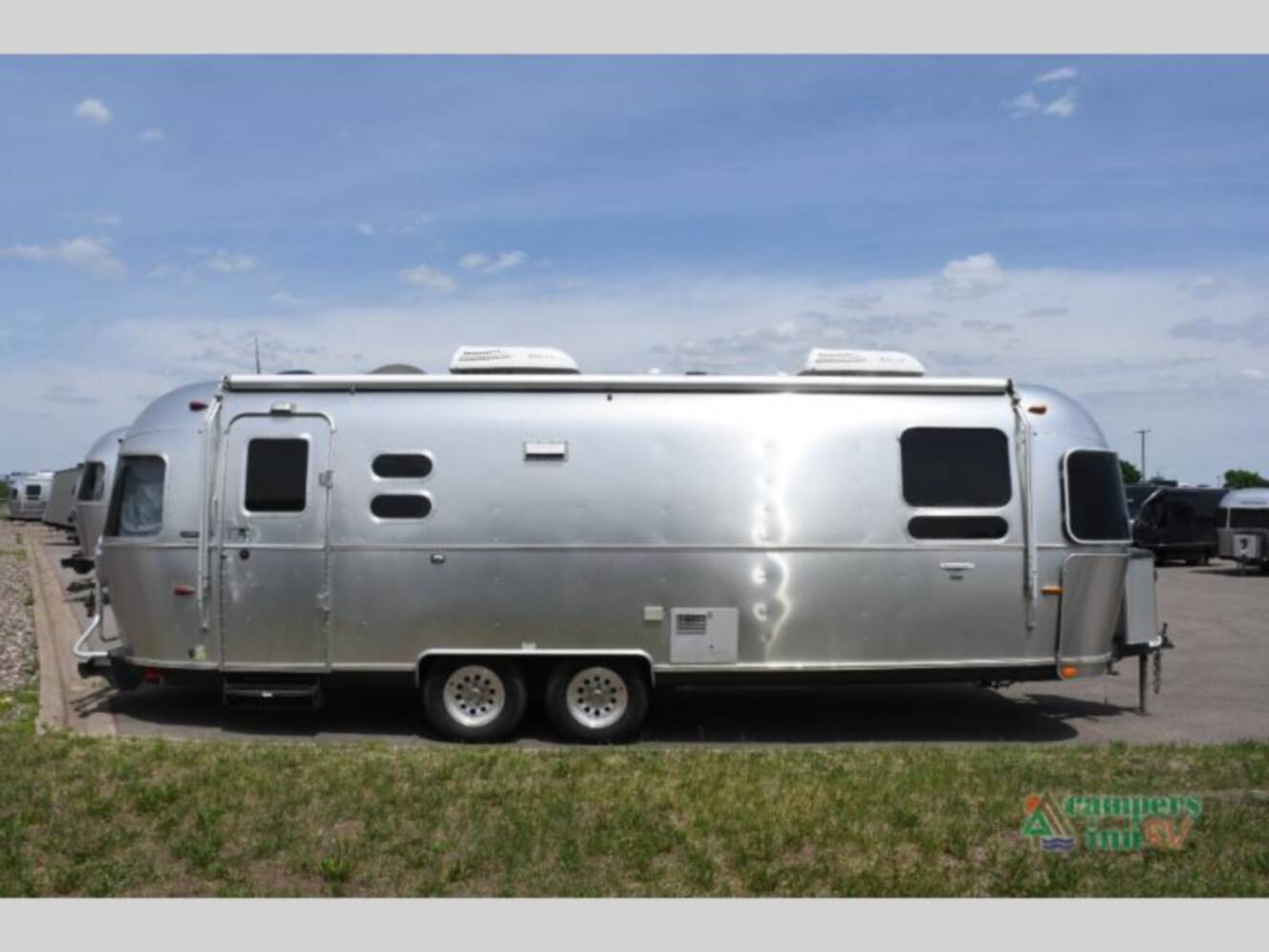 A photo of this 2014 Airstream International Signature 27FB