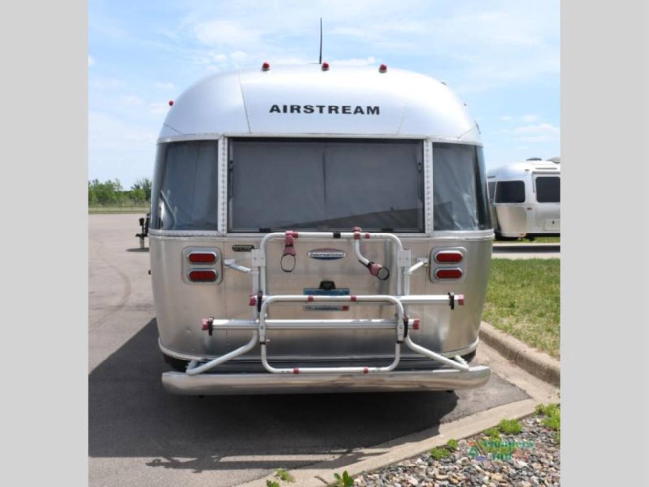 A photo of this 2014 Airstream International Signature 27FB