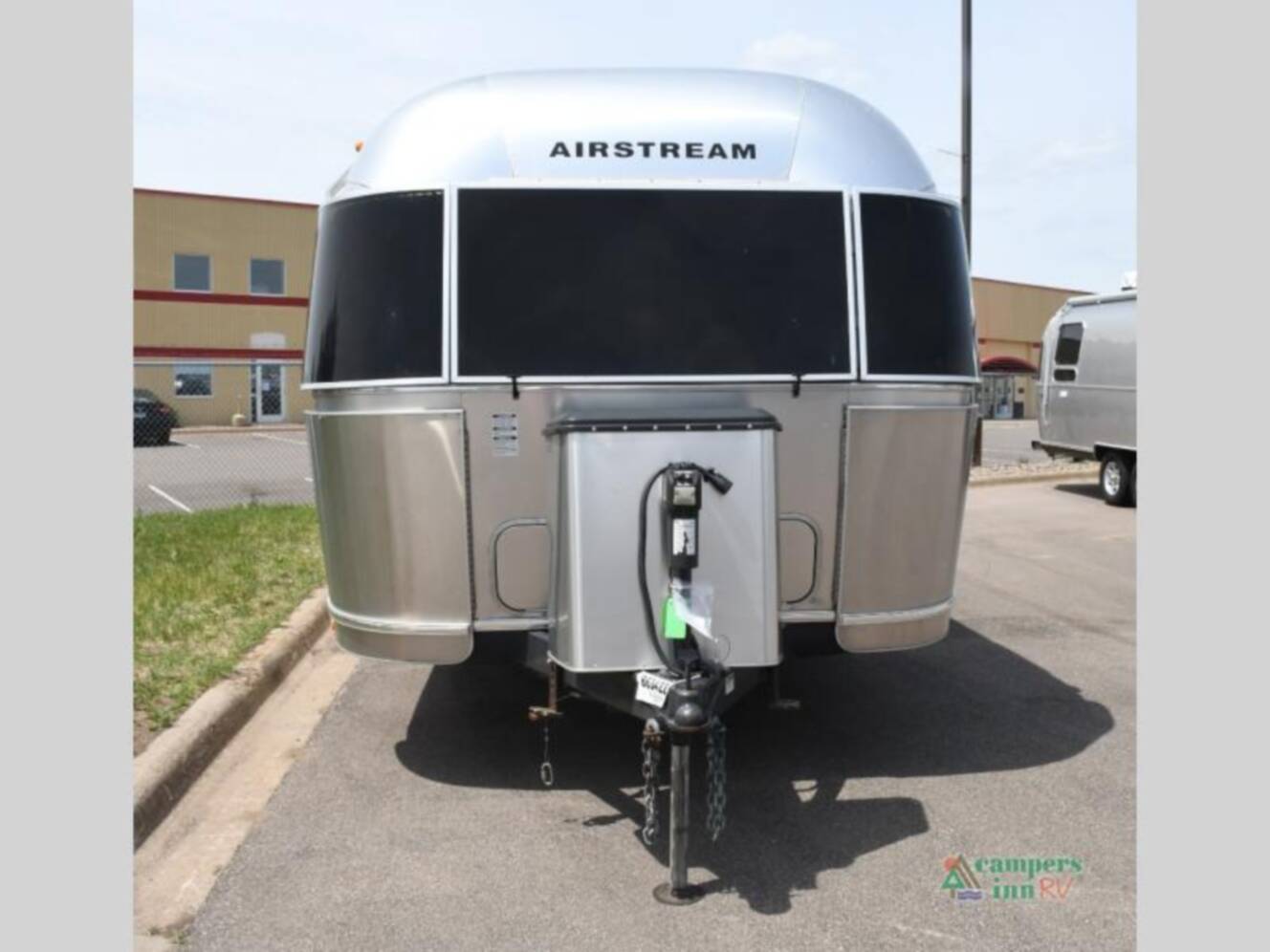 A photo of this 2014 Airstream International Signature 27FB
