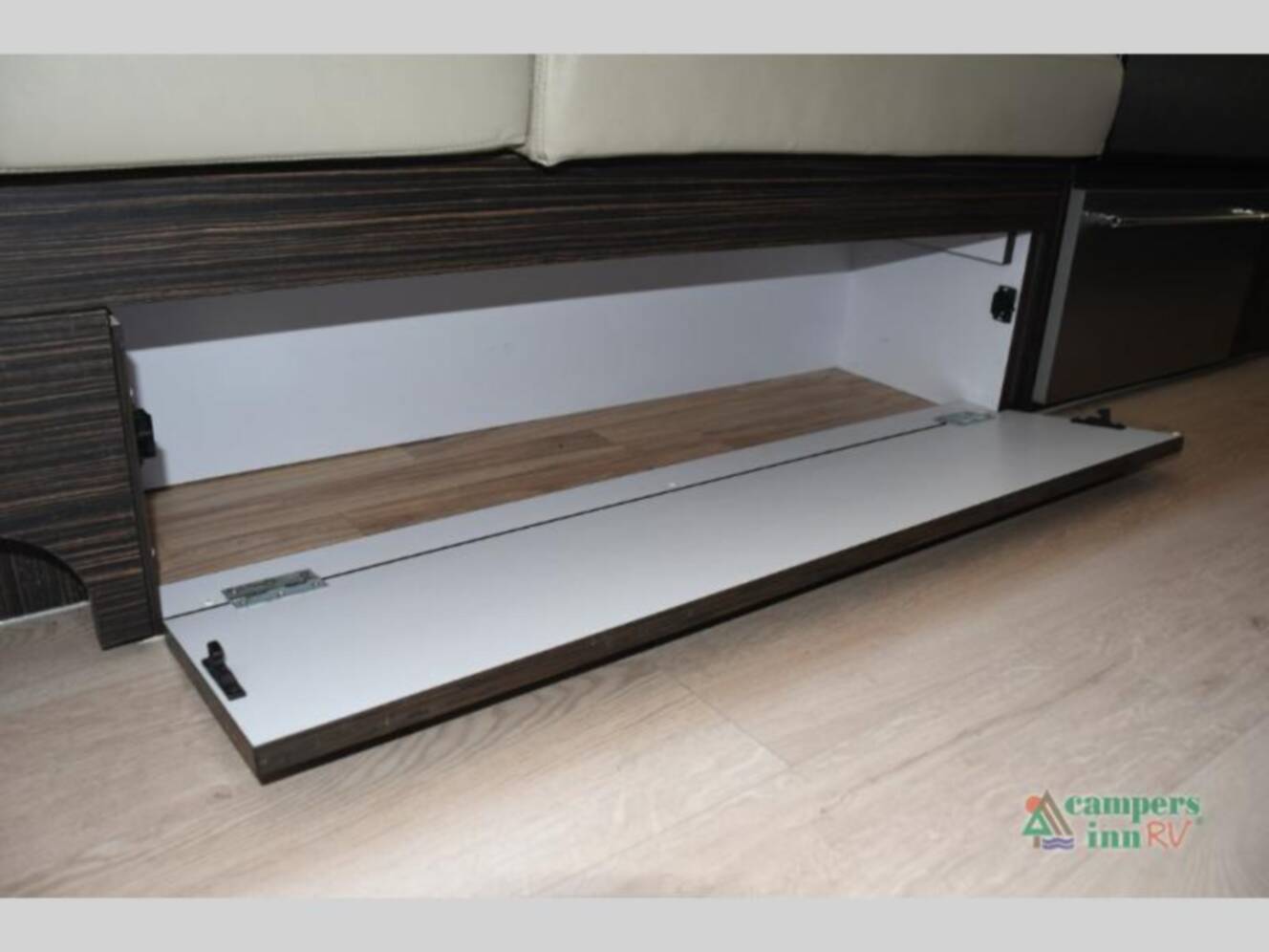 A photo of this 2014 Airstream International Signature 27FB