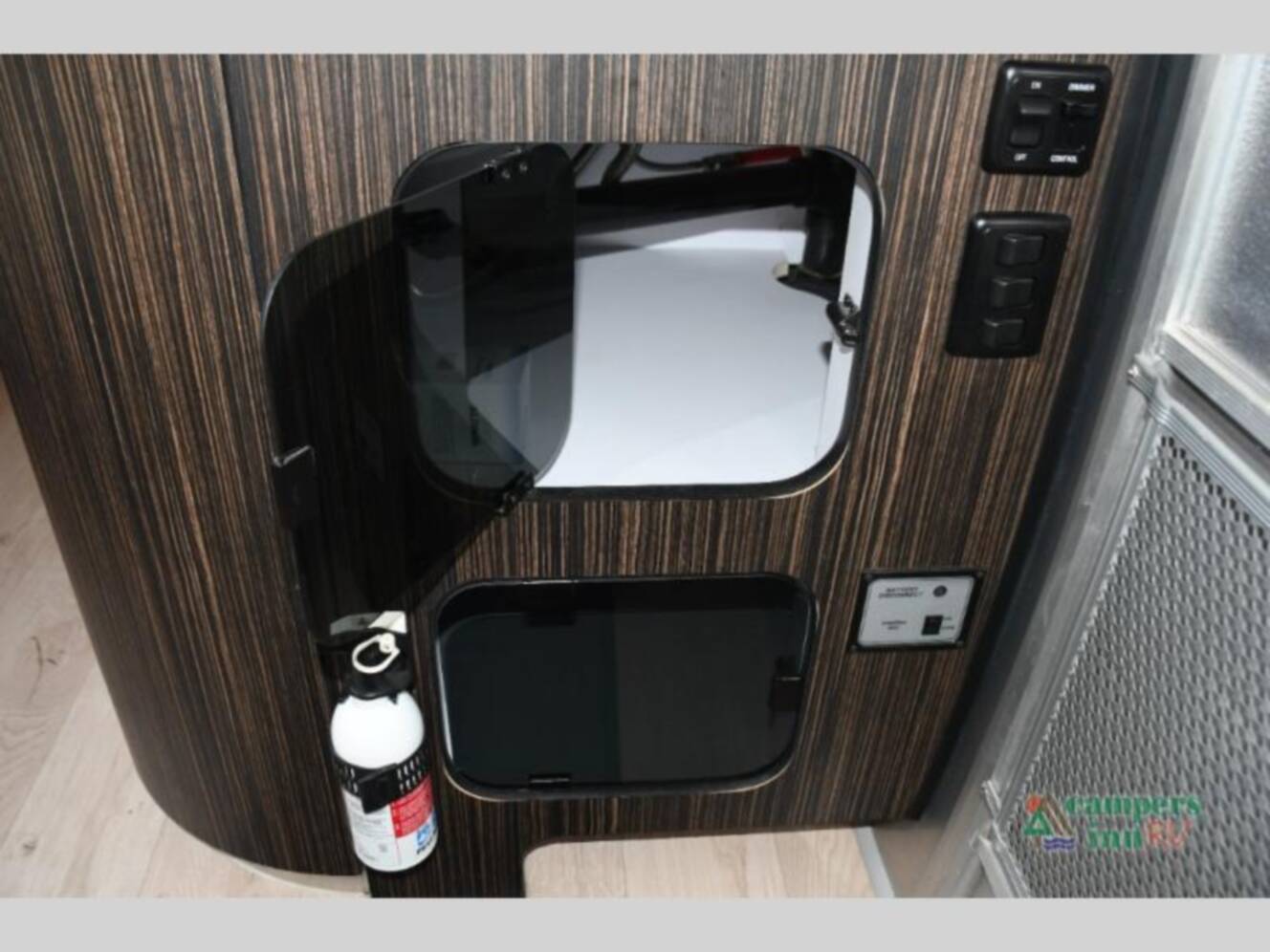 A photo of this 2014 Airstream International Signature 27FB