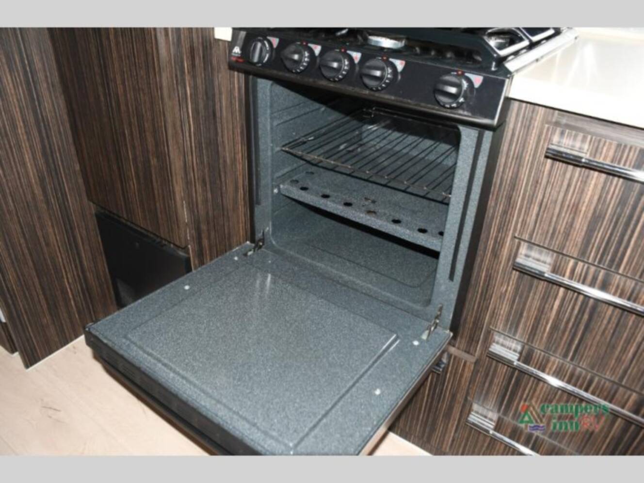 A photo of this 2014 Airstream International Signature 27FB
