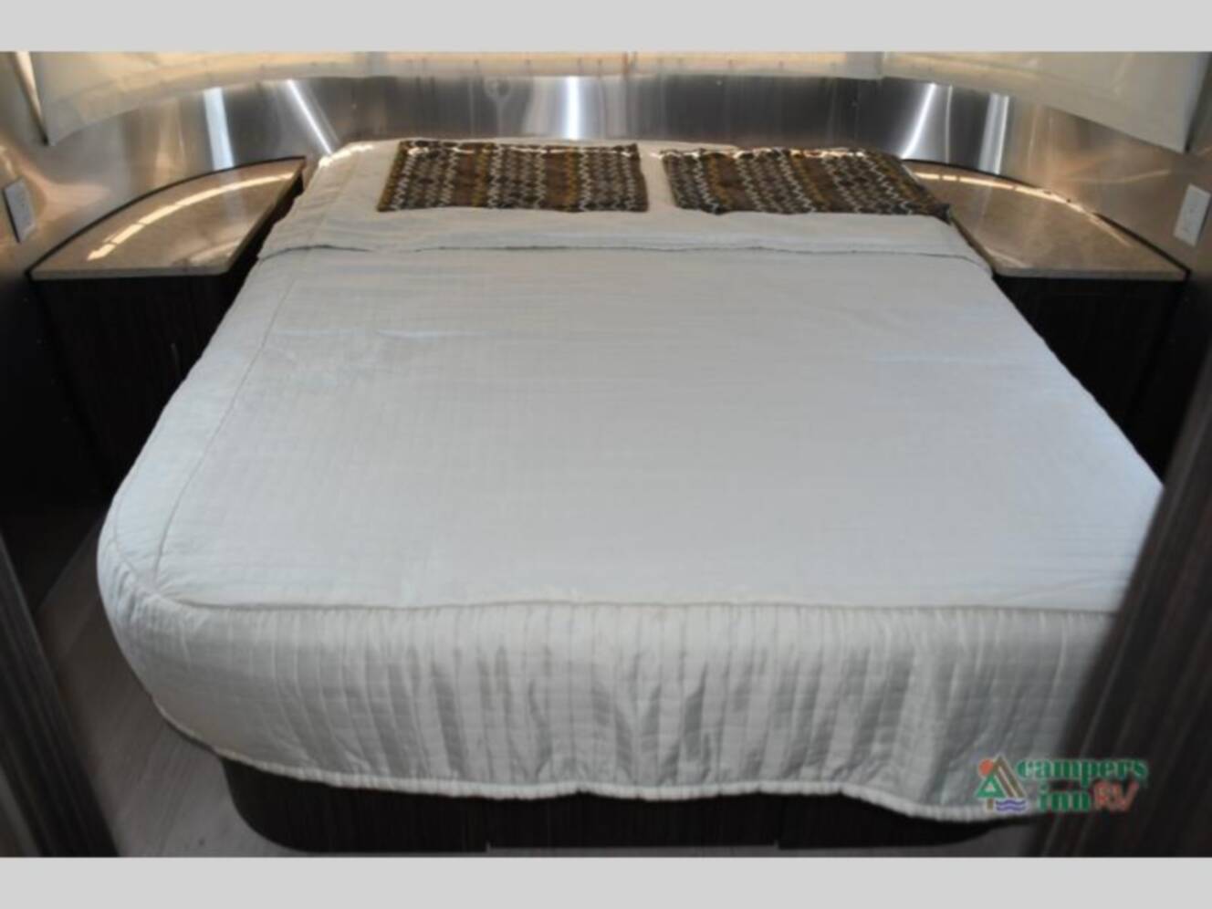 A photo of this 2014 Airstream International Signature 27FB