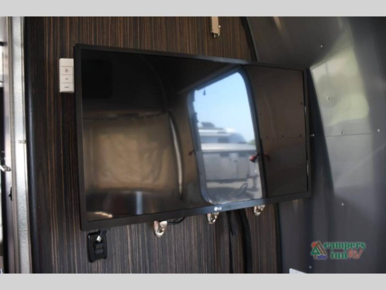 A photo of this 2014 Airstream International Signature 27FB