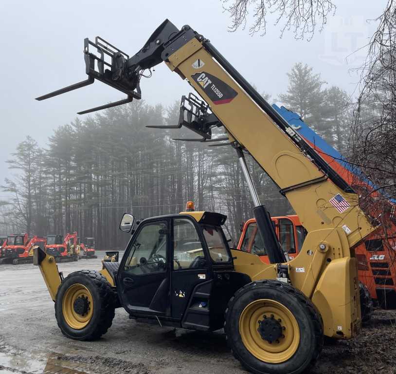 2015 Caterpillar Lift Trucks TL1255D in Bristol, PA