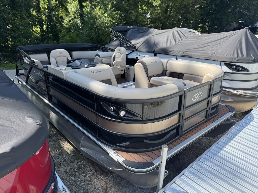 2026 Bentley Pontoons Legacy Navigator 200 22' in coldwater MI