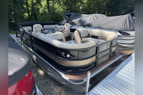 2026 Bentley Pontoons Legacy Navigator 200 22' in coldwater MI