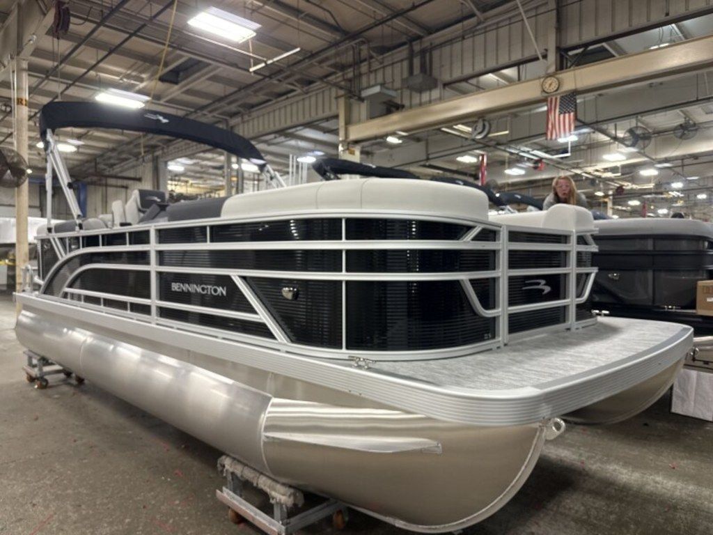 2027 Bennington S-One Quad Bench 22 S1SR Pontoon in red wing MN